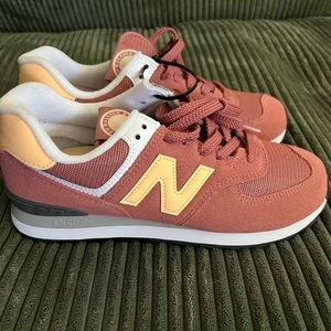 New women’s new balance shoes in size 9.5